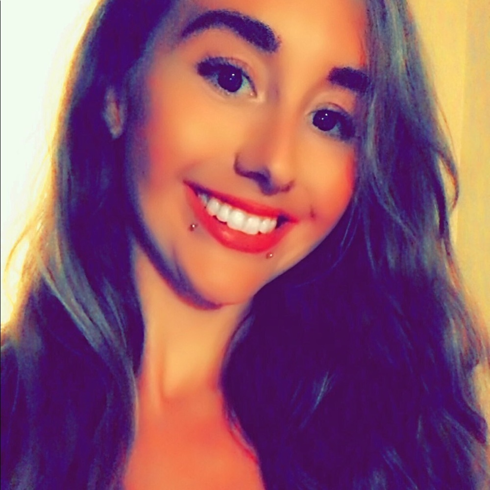 🌺 ᗩᑎᗪᖇEᗩ ᗰᗩᖇIE 🌺